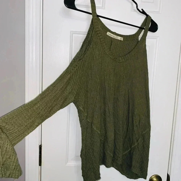 Cold Shoulder Thermal - Picture 2 of 6